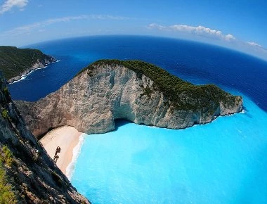 Ζάκυνθος: Αγνοούνται 3 άνθρωποι από πτώση βράχου στην παραλία Ναυάγιο